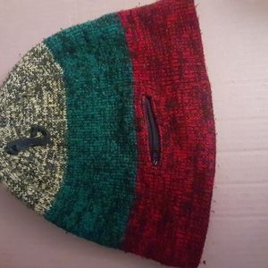 Rasta style winter hat with pocket zipper